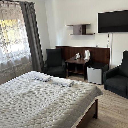 Dukat Hotel Horyniec Exterior foto