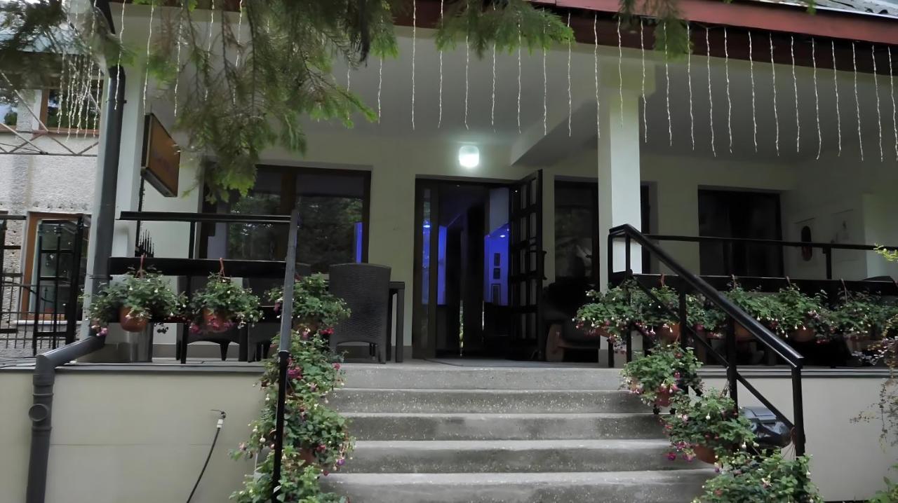 Dukat Hotel Horyniec Exterior foto