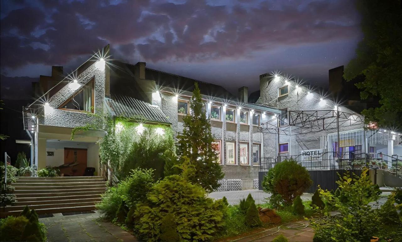 Dukat Hotel Horyniec Exterior foto