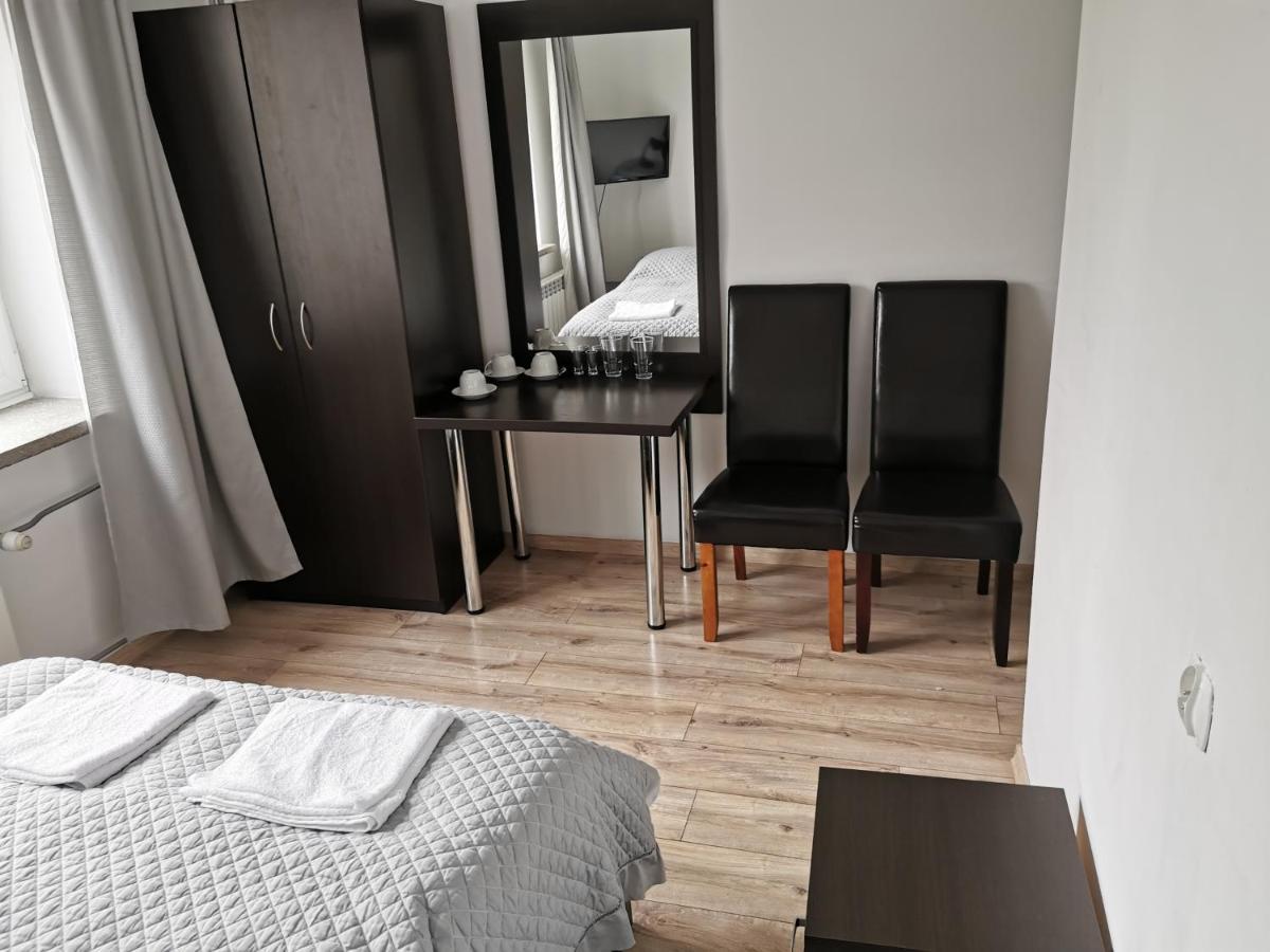 Dukat Hotel Horyniec Exterior foto